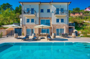 Villa Esarjo with Heated Pool and Sea View